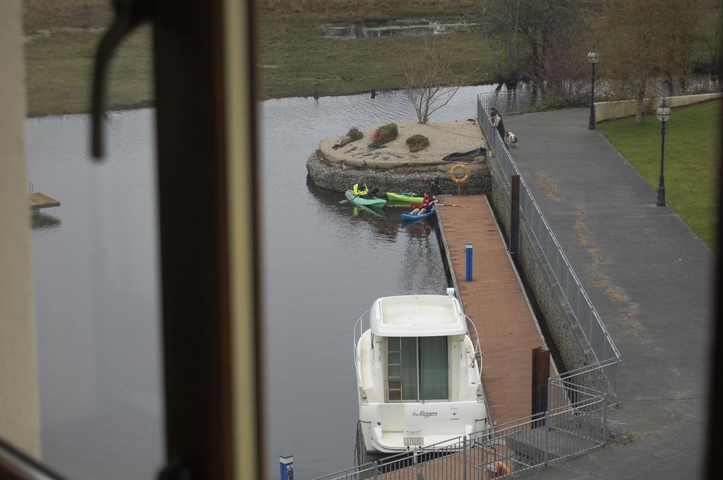 Leitrim Marina Hotel Carrick-on-Shannon ภายนอก รูปภาพ