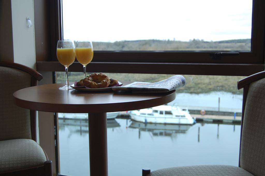 Leitrim Marina Hotel Carrick-on-Shannon ภายนอก รูปภาพ