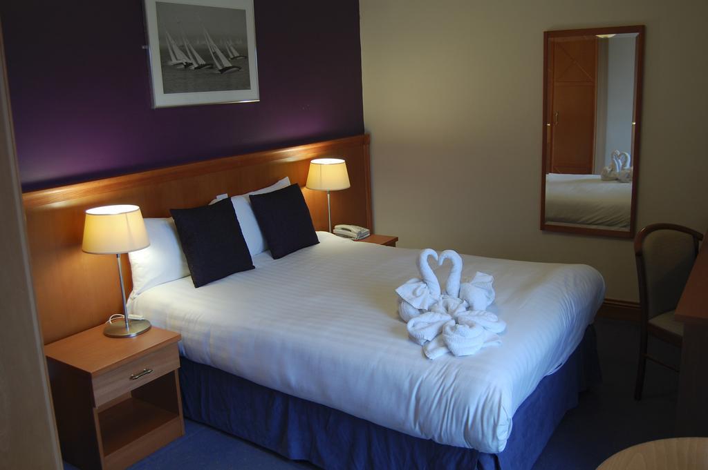 Leitrim Marina Hotel Carrick-on-Shannon ภายนอก รูปภาพ