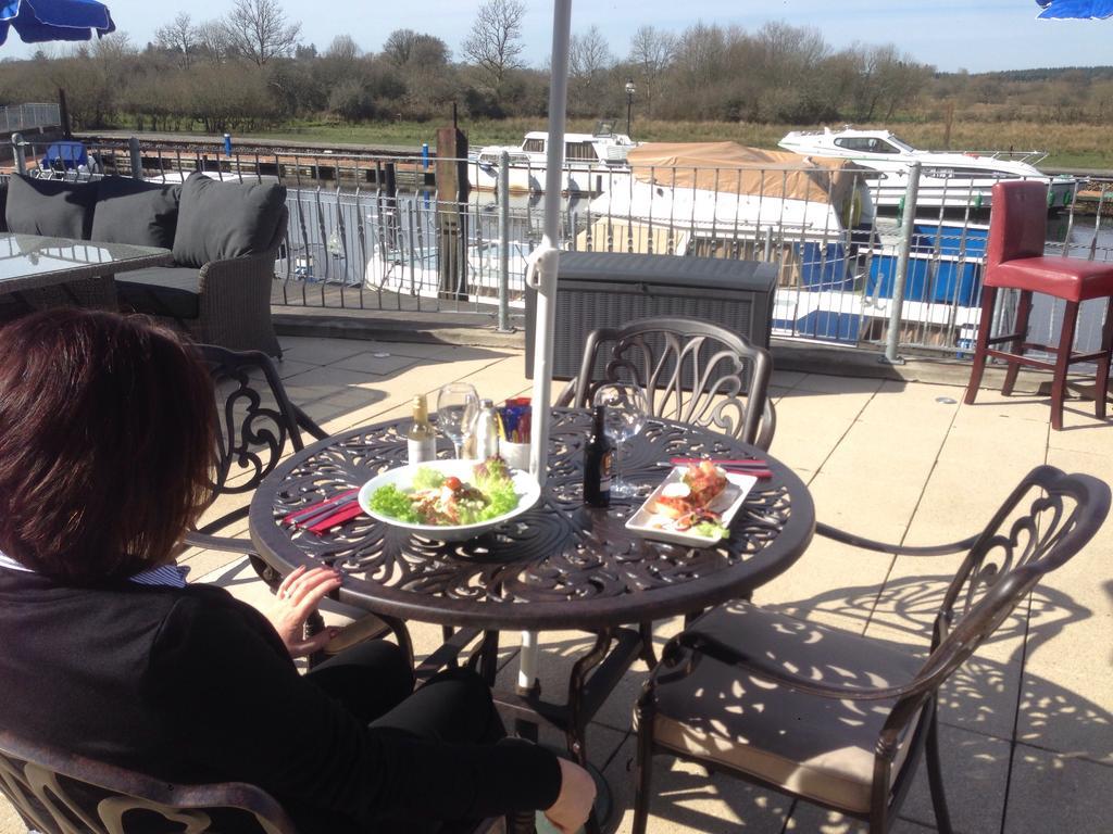 Leitrim Marina Hotel Carrick-on-Shannon ภายนอก รูปภาพ