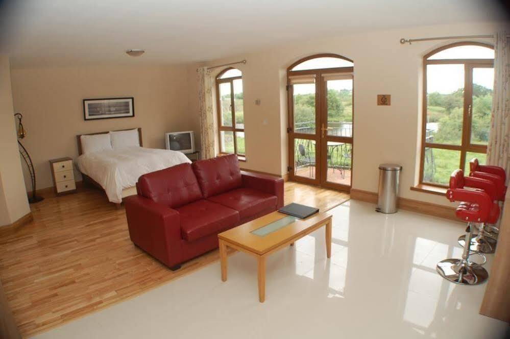 Leitrim Marina Hotel Carrick-on-Shannon ภายนอก รูปภาพ